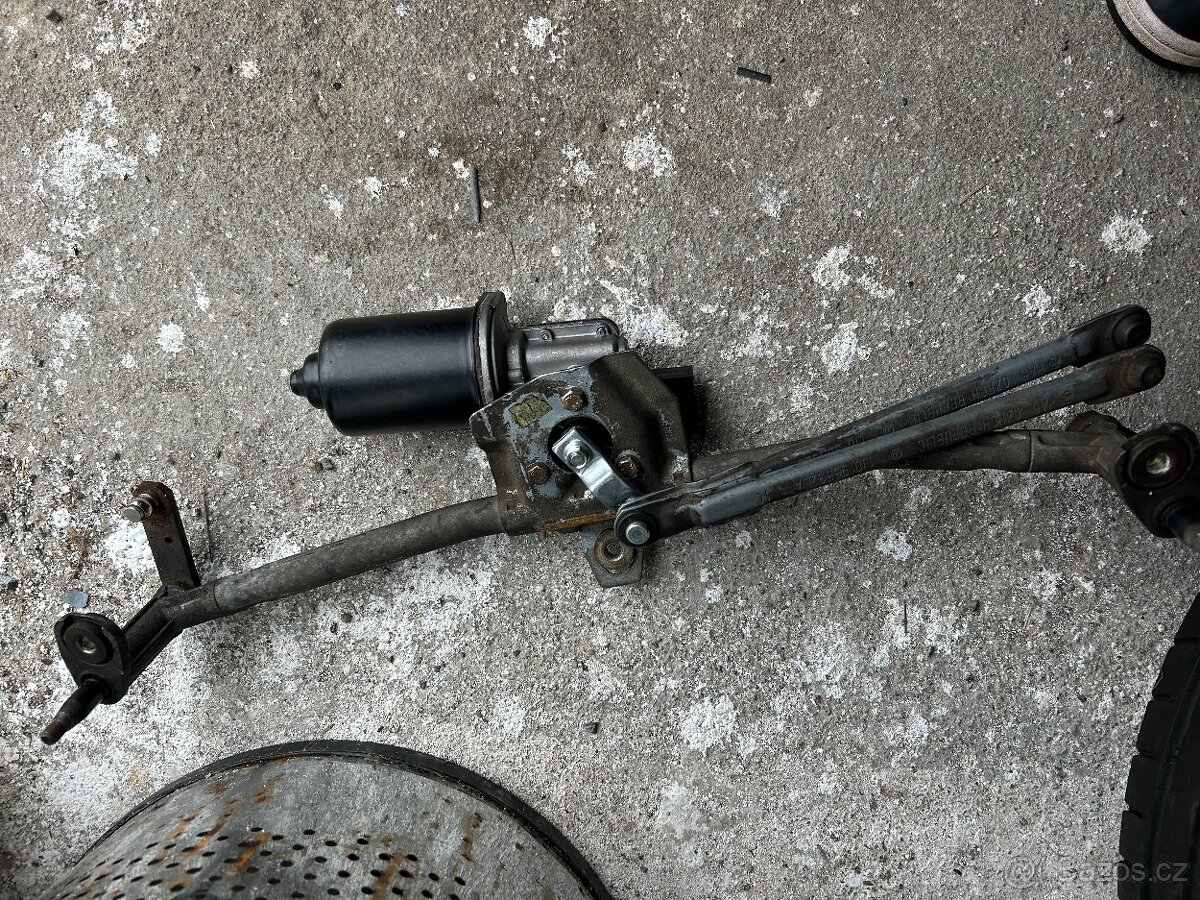 Octavia,golf,audi motůrek předních stěračů - 2