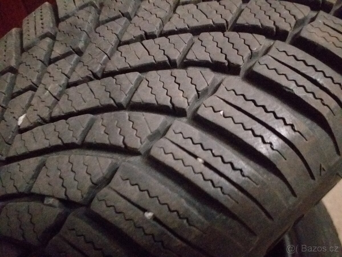 Zimní pneu 185/70R15 88T M+S Brigestone 15" - 2
