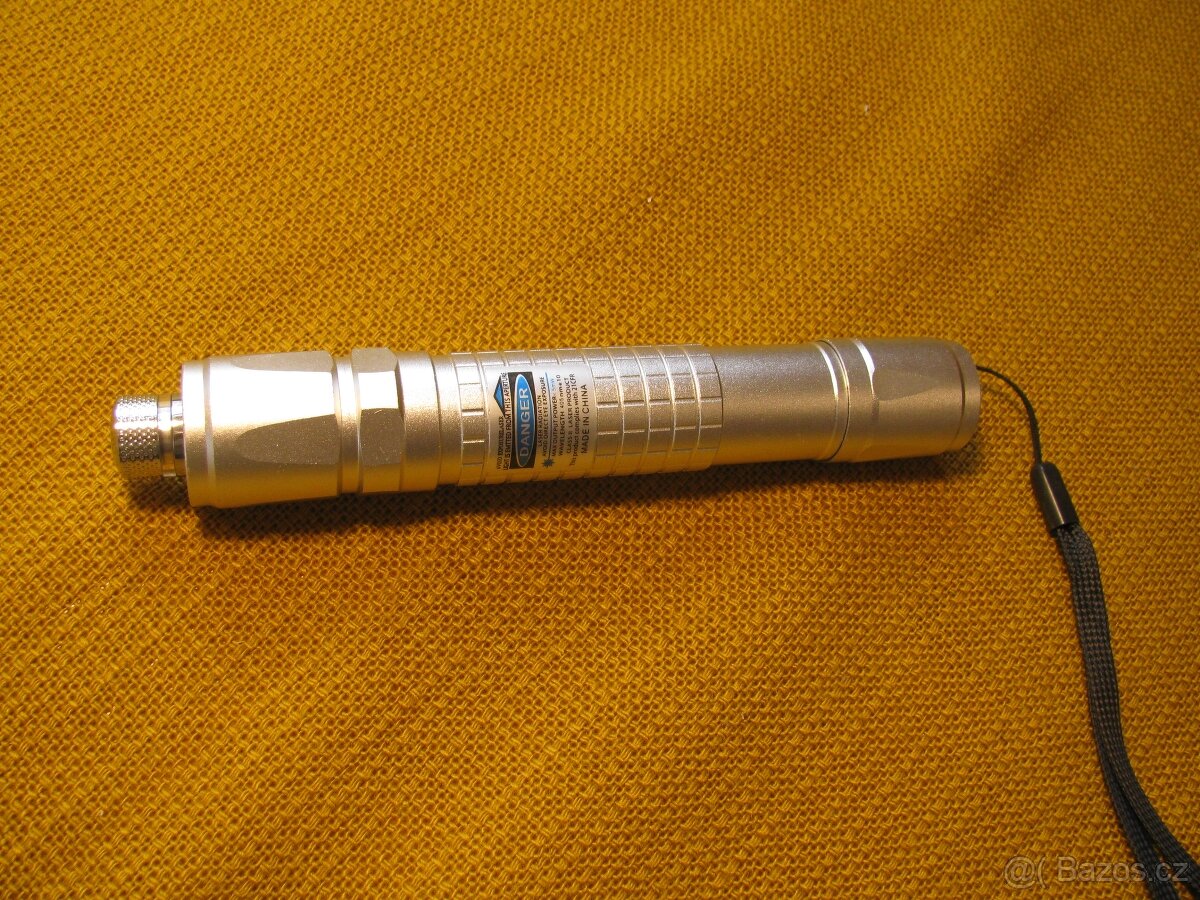 Silný LASER ~5 Km fialova barva paprsku , nový - 2