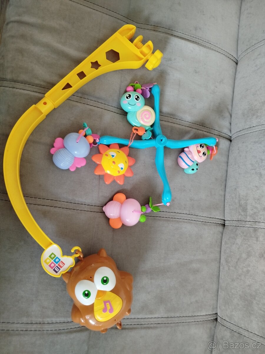 Kolotoč nad postýlku - 2