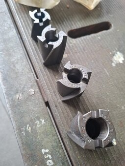 Výhrubník nástrčný - 2