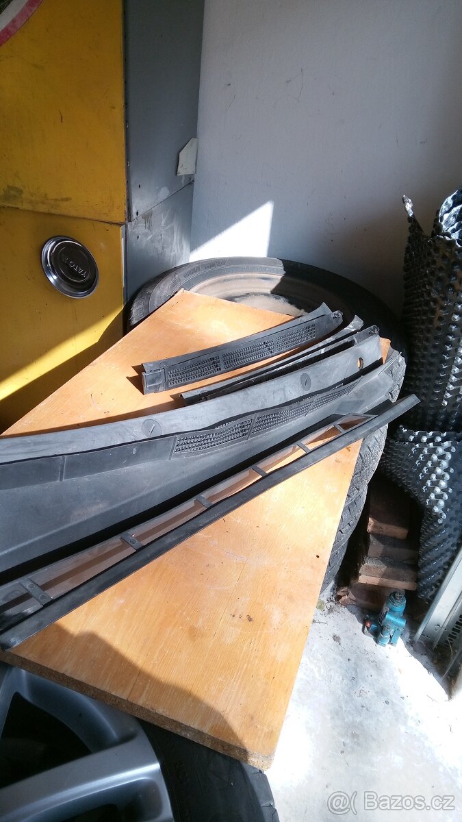 Plast pod stěrače Audi 80 COUPE--CABRIO - 2