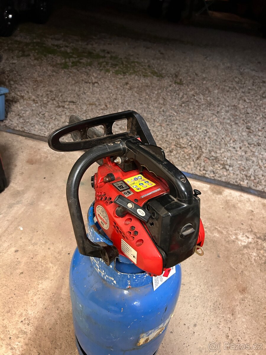Malá benzinová pila - 2