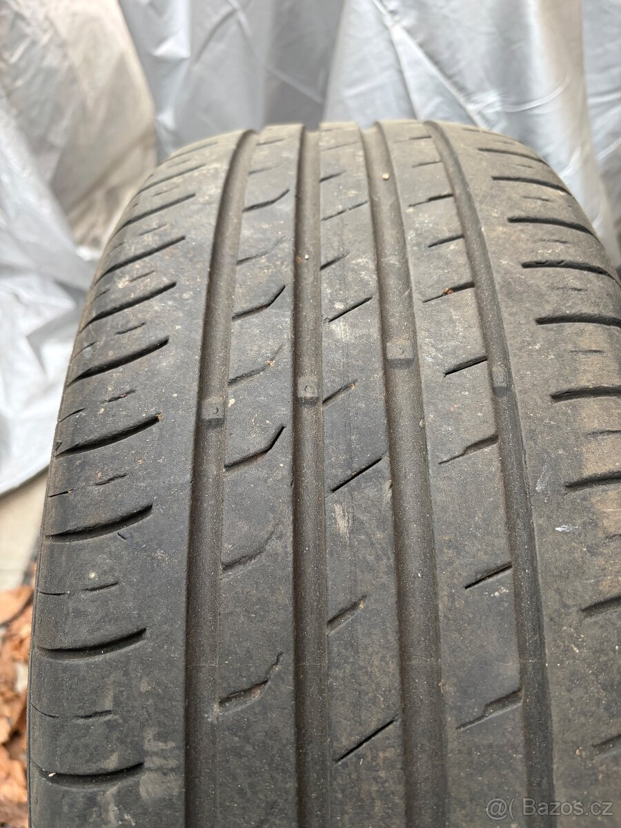 Pneu 215/55 r17 - 2
