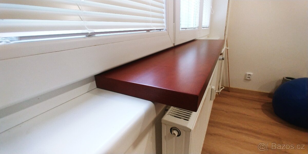 Police na stěnu - 2