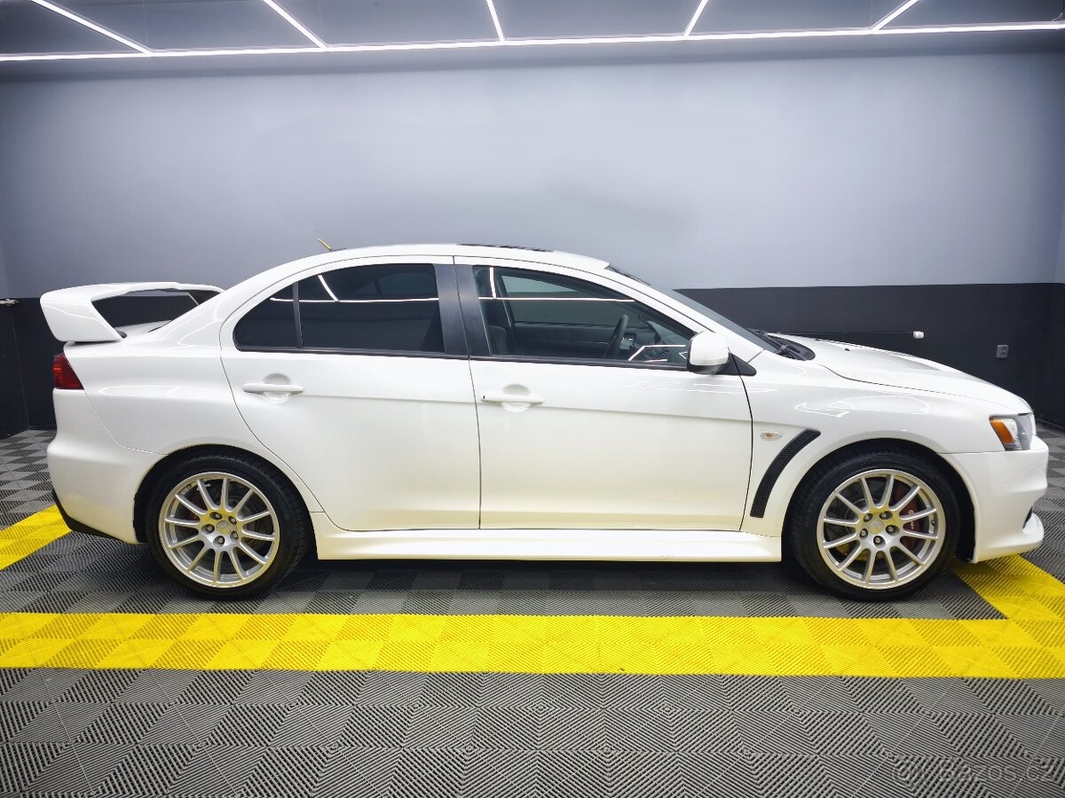 Mitsubishi Lancer EVO X - 2