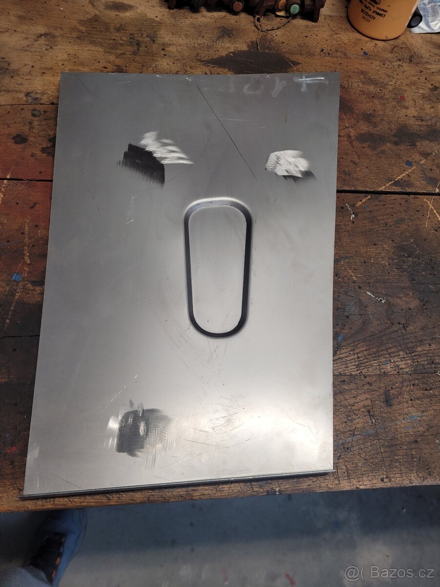 Tatra 148 plech p.čelo civil - 2