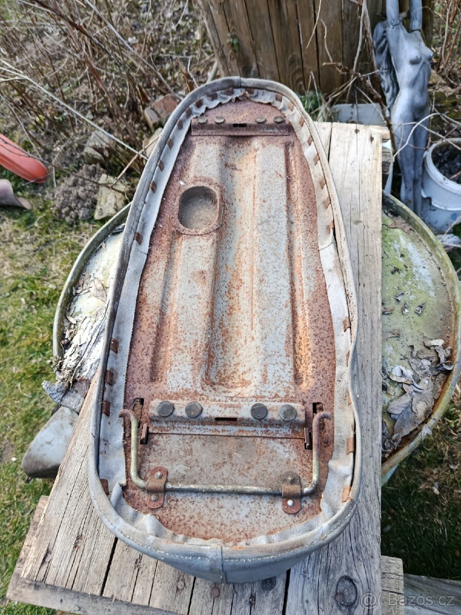 Sedadlo skůtr ČZ - 2