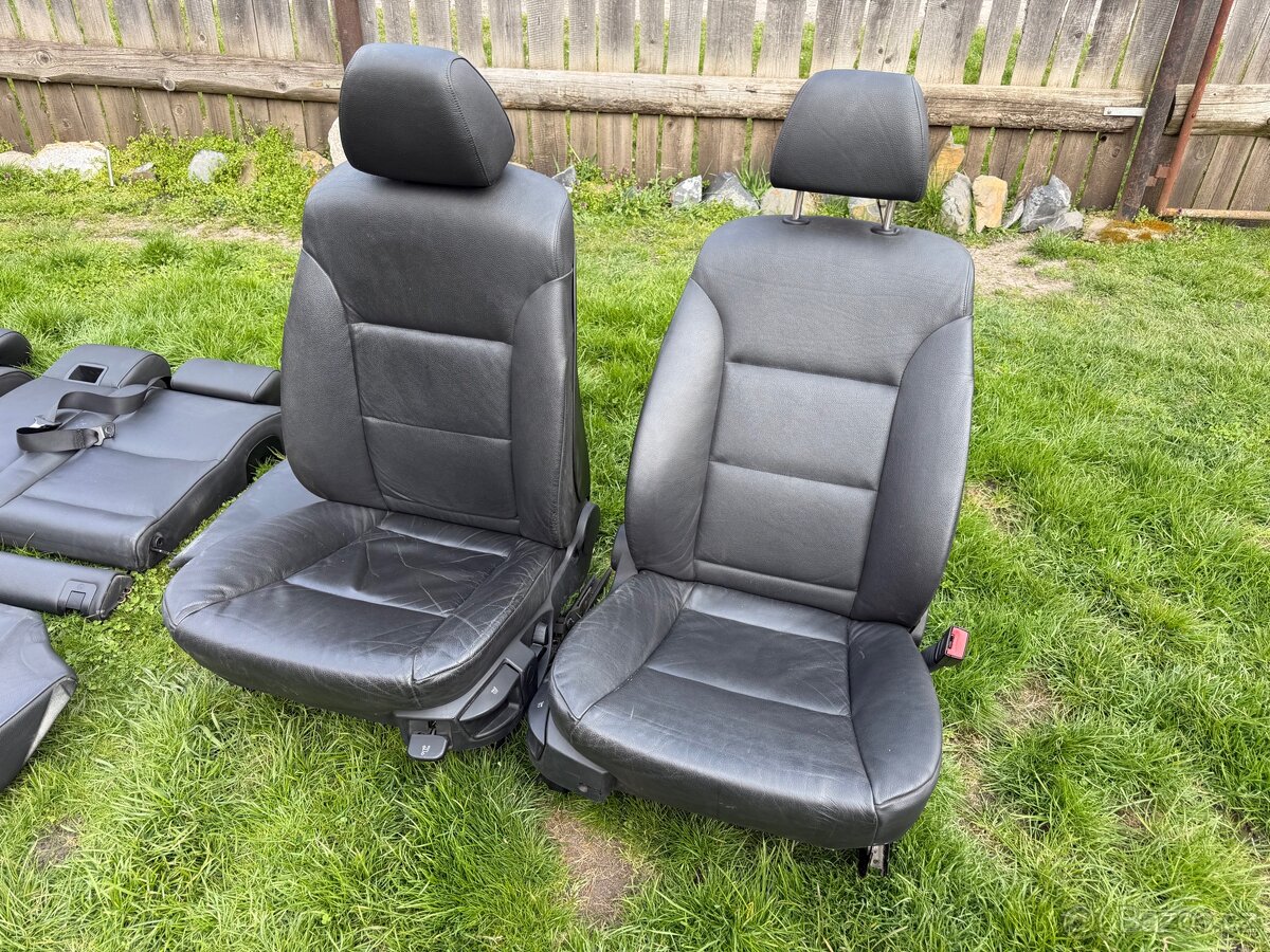 Sedačky BMW E61 - kožené, pěkné - 2