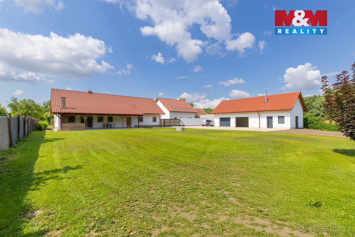 Prodej rodinného domu 175 m2, pozemek 2730 m2, Novosedly - 2