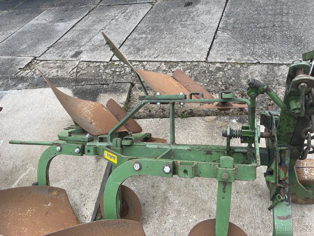Pluh dvojradličný - obracák - mechanický Regent - 2