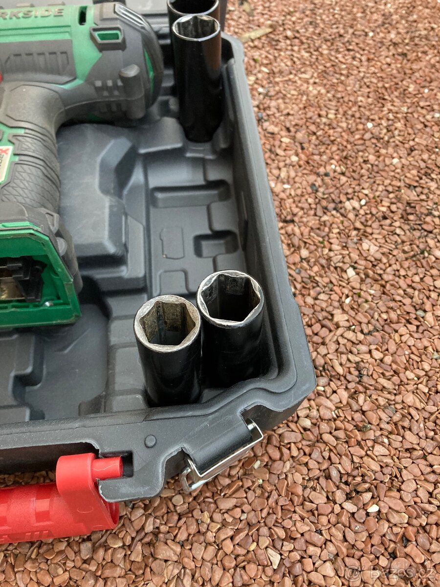 Parkside rázový utahovák - 2