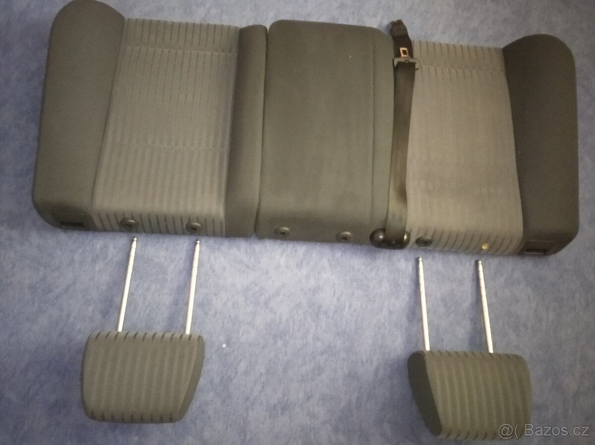 Opěradlo zadního sedadla a dvě opěrky hlavy Škoda Octavia I - 2