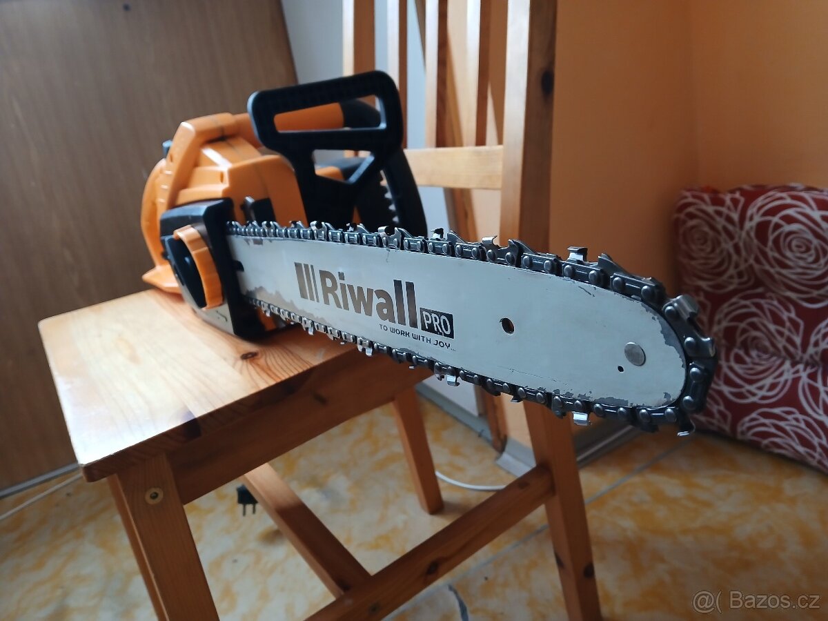 elektricka pila riwall recs 1840 - 2