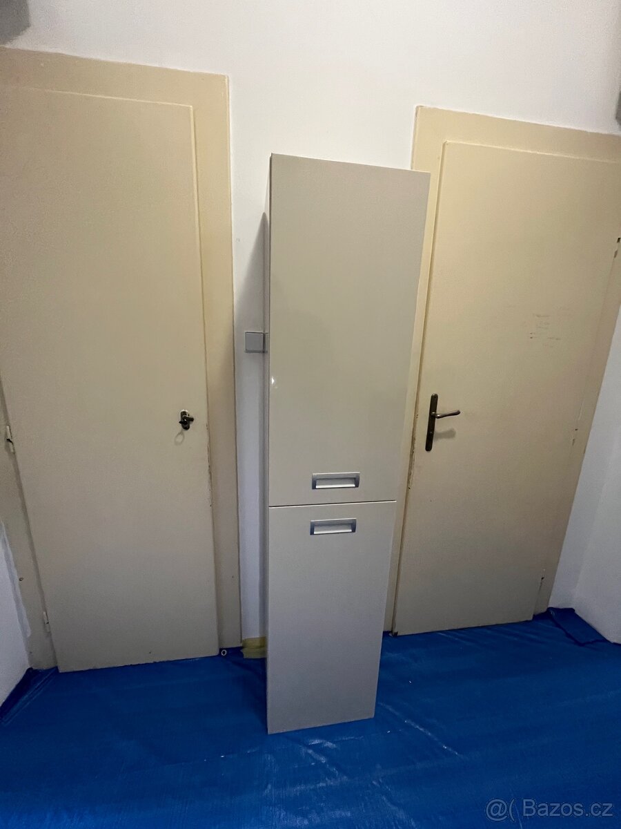 Koupelnová skříňka - 2