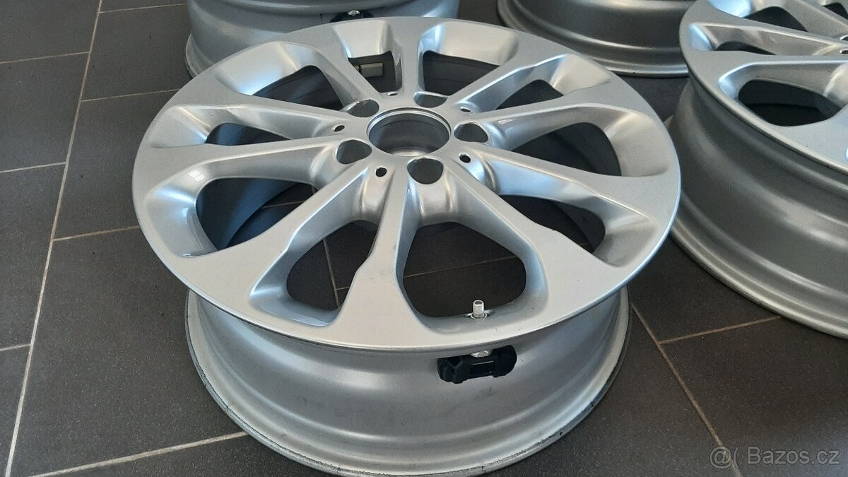 Alu kola Mercedes-Benz GlA - 6/5Jx17 ET-38 - 2