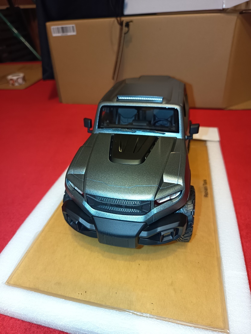 REZVANI TANK 1/18 DNA COLLECTIBLES - 2