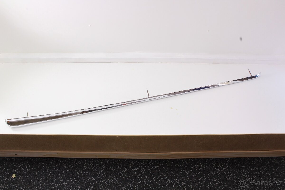 Nověnachromovaná lišta lapače Tatra 603-2/3 - 2