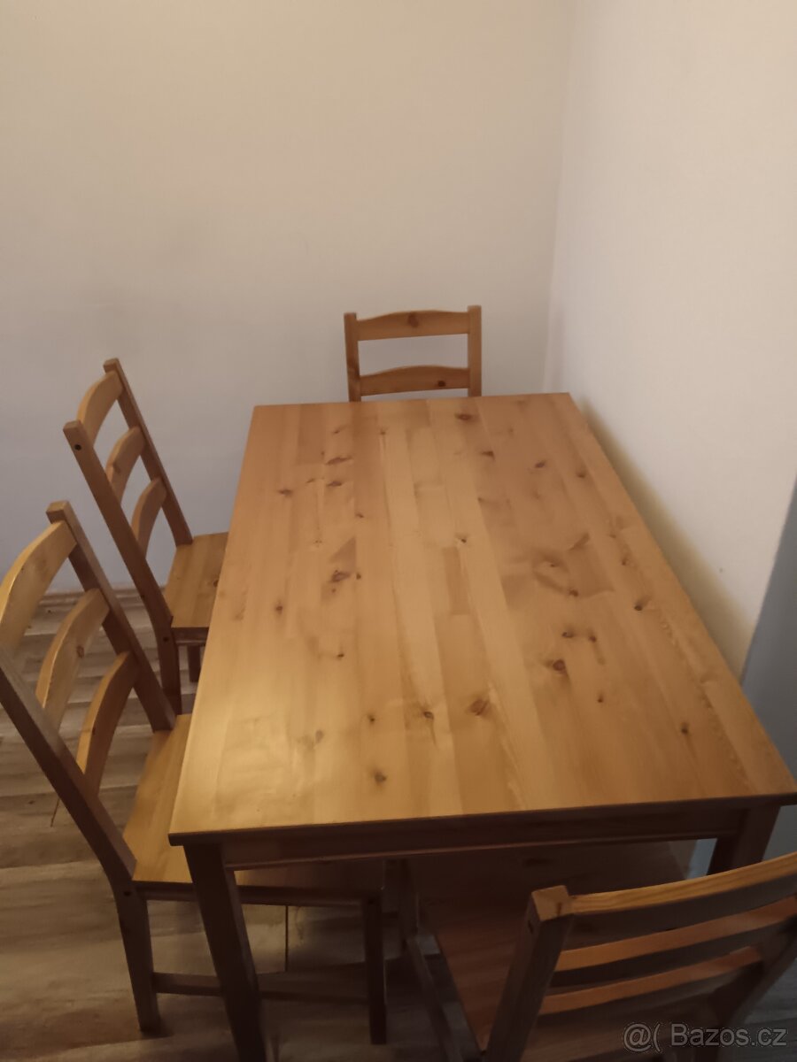 Prodej dřevěného stolu s židlemi - 2