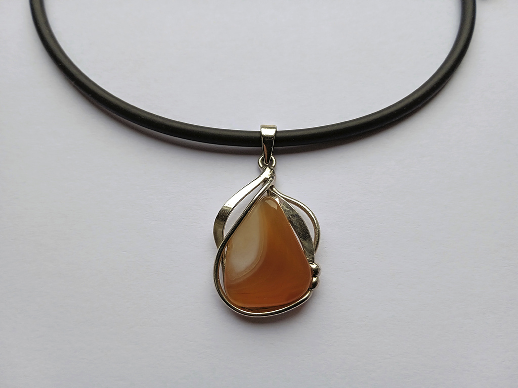 Náhrdelník s přívěškem - 2