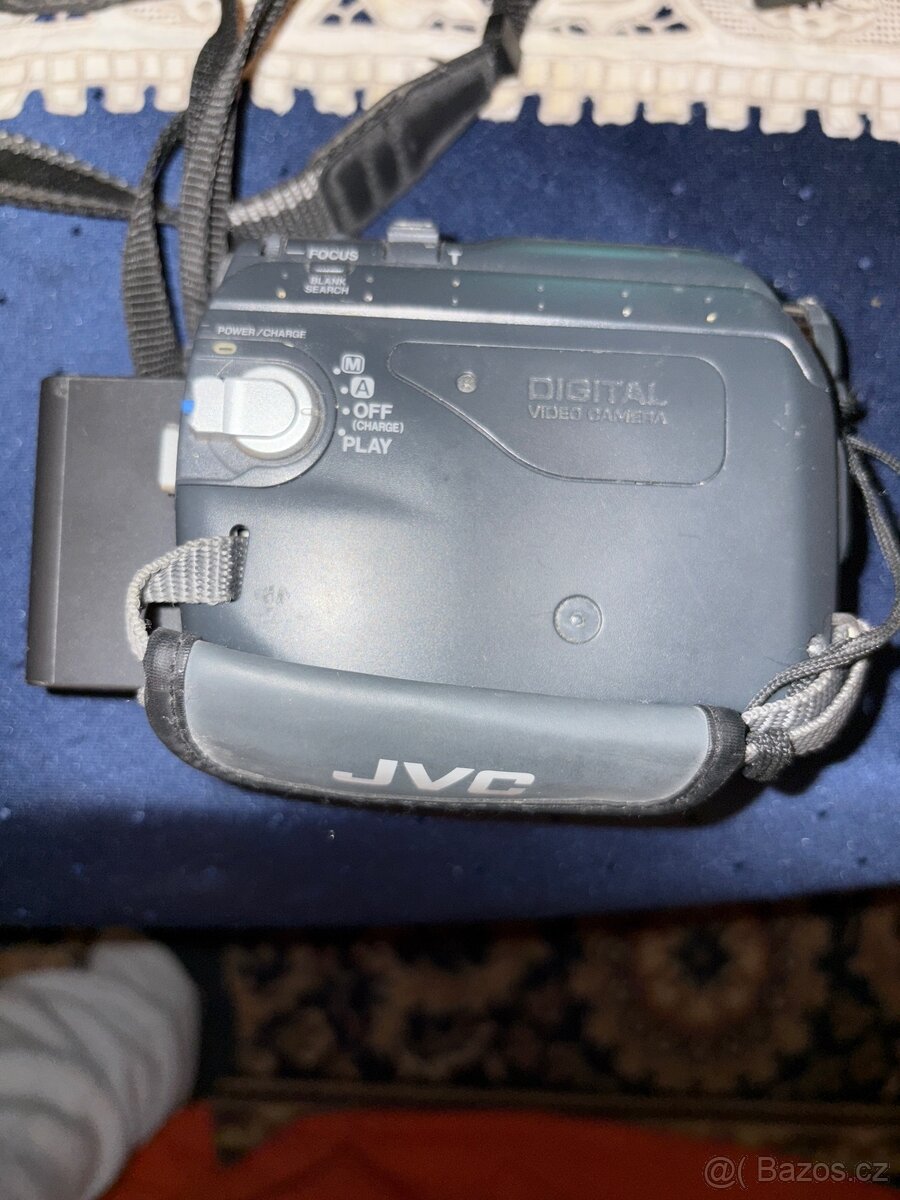 JVC MiniDV digitální videokamera – 16× zoom, funkční - 2