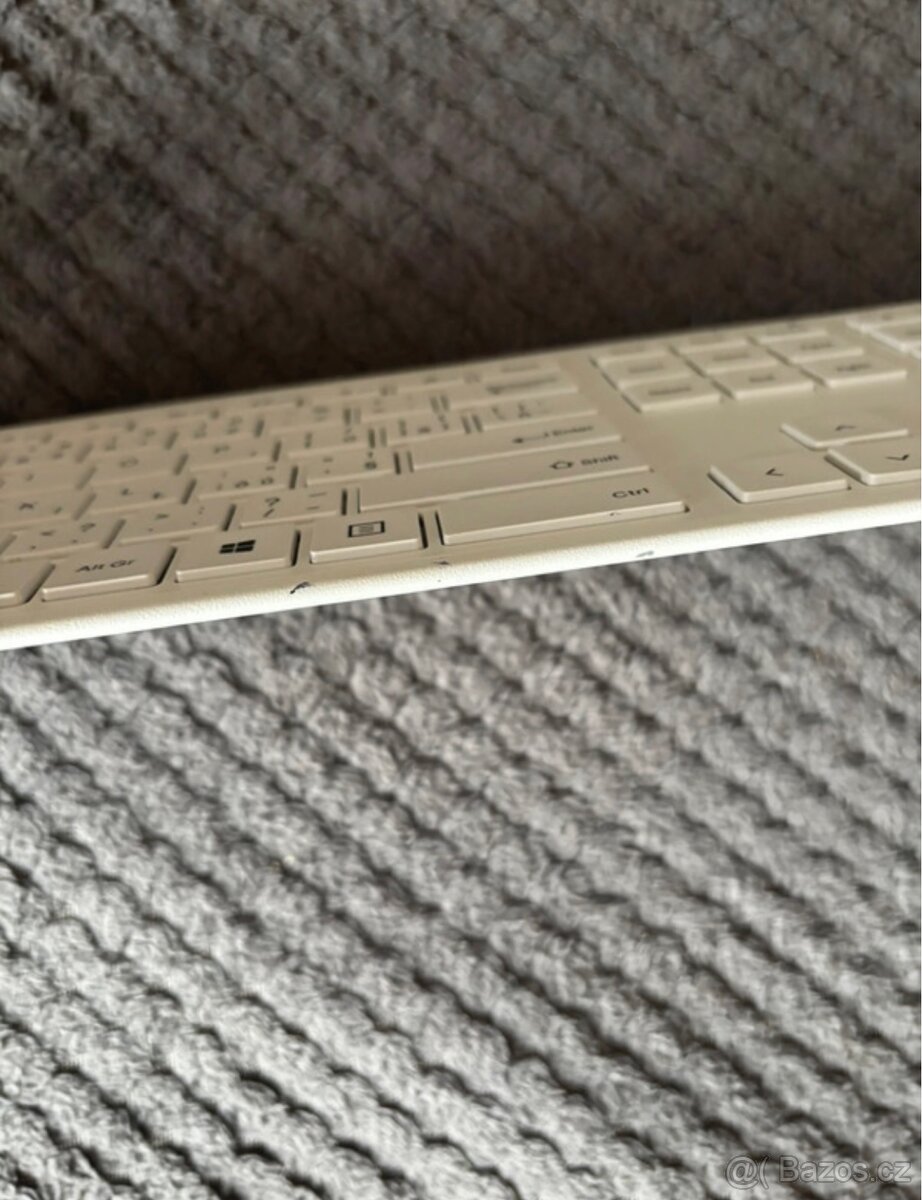 Bezdrátová klávesnice k počítači YENKEE - 2