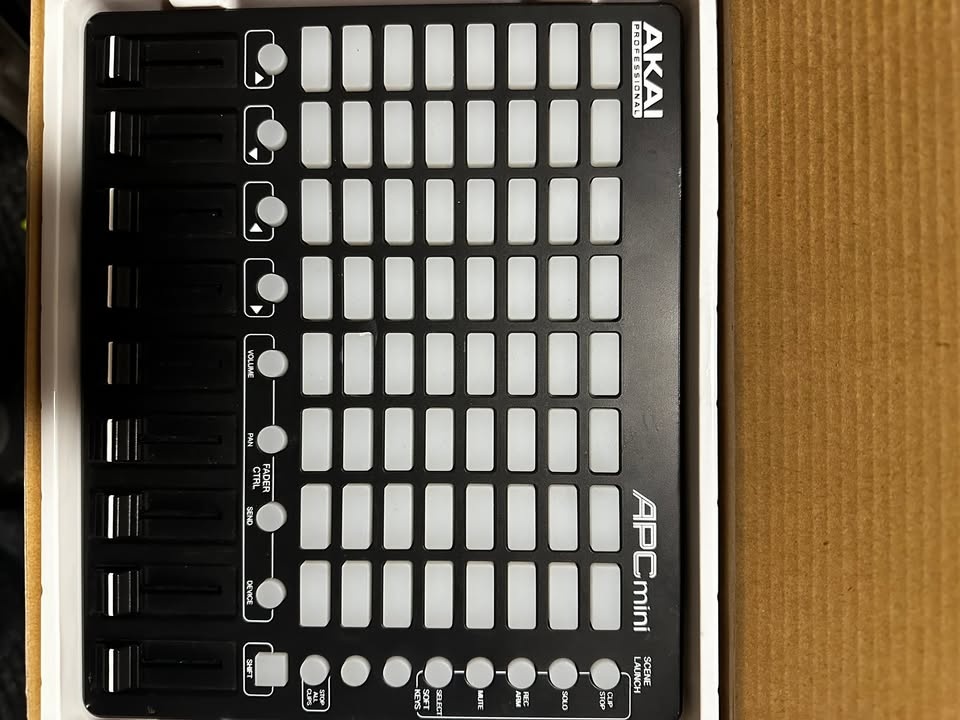 Prodám - AKAI APC mini - 2