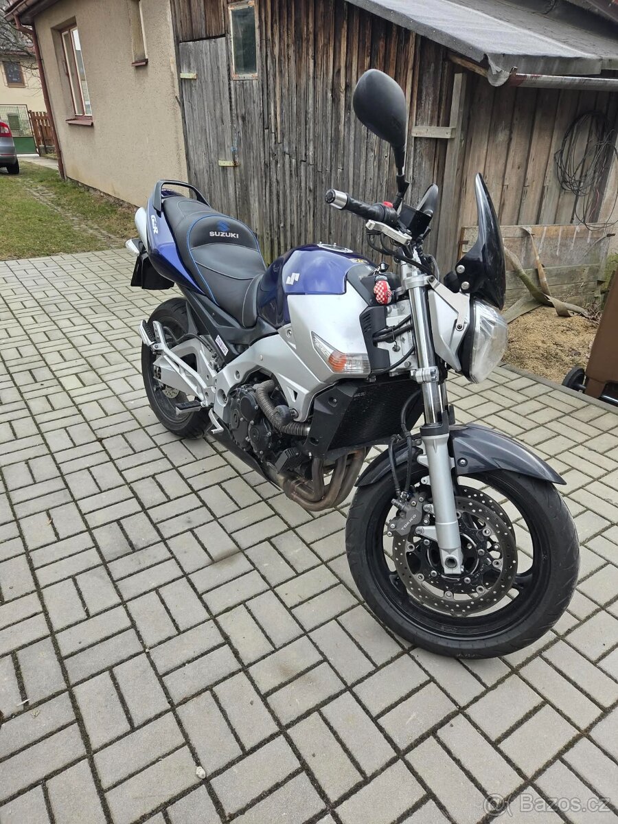 Suzuki GSR 600 - 2