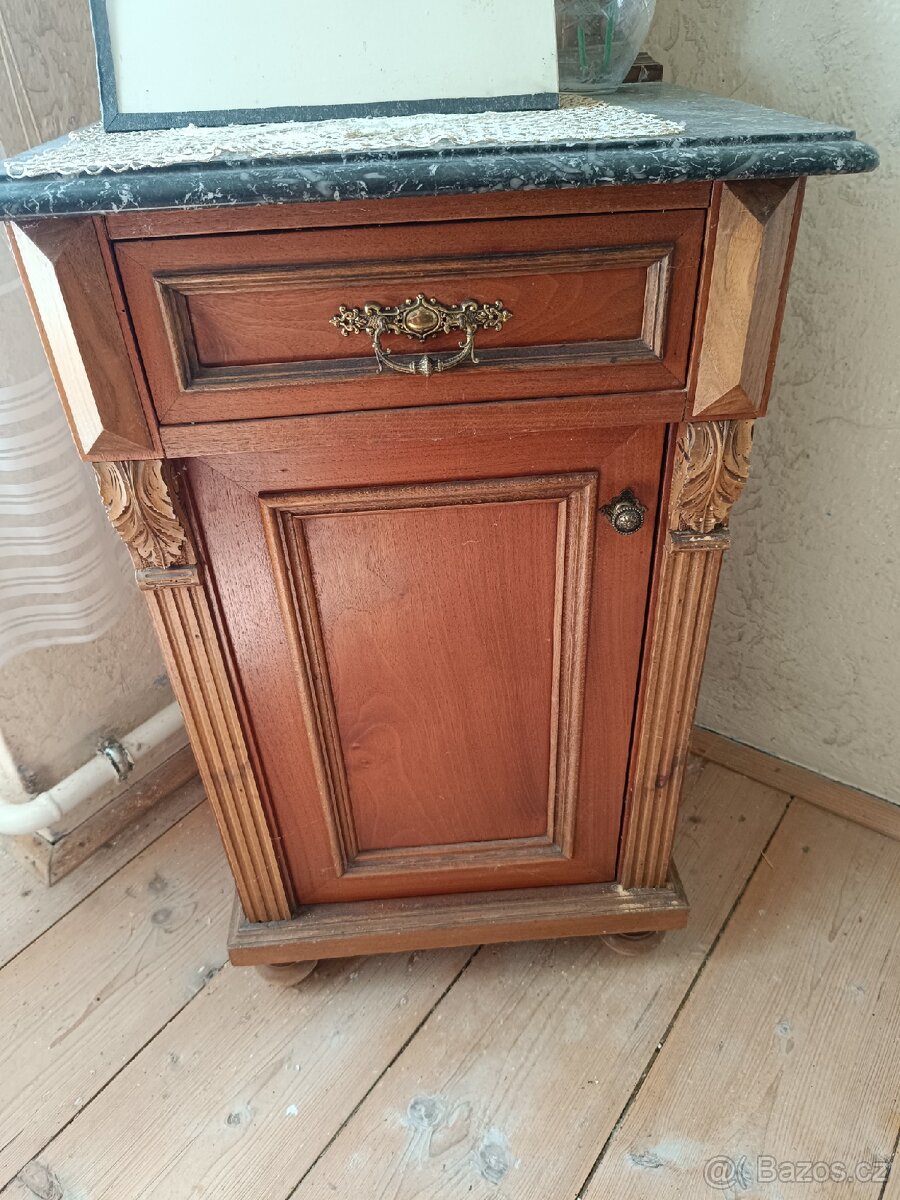 Starožitné skříňky - 2