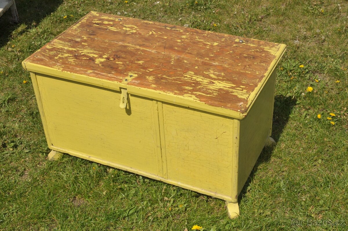 Starožitná truhla z masivního dřeva - 2