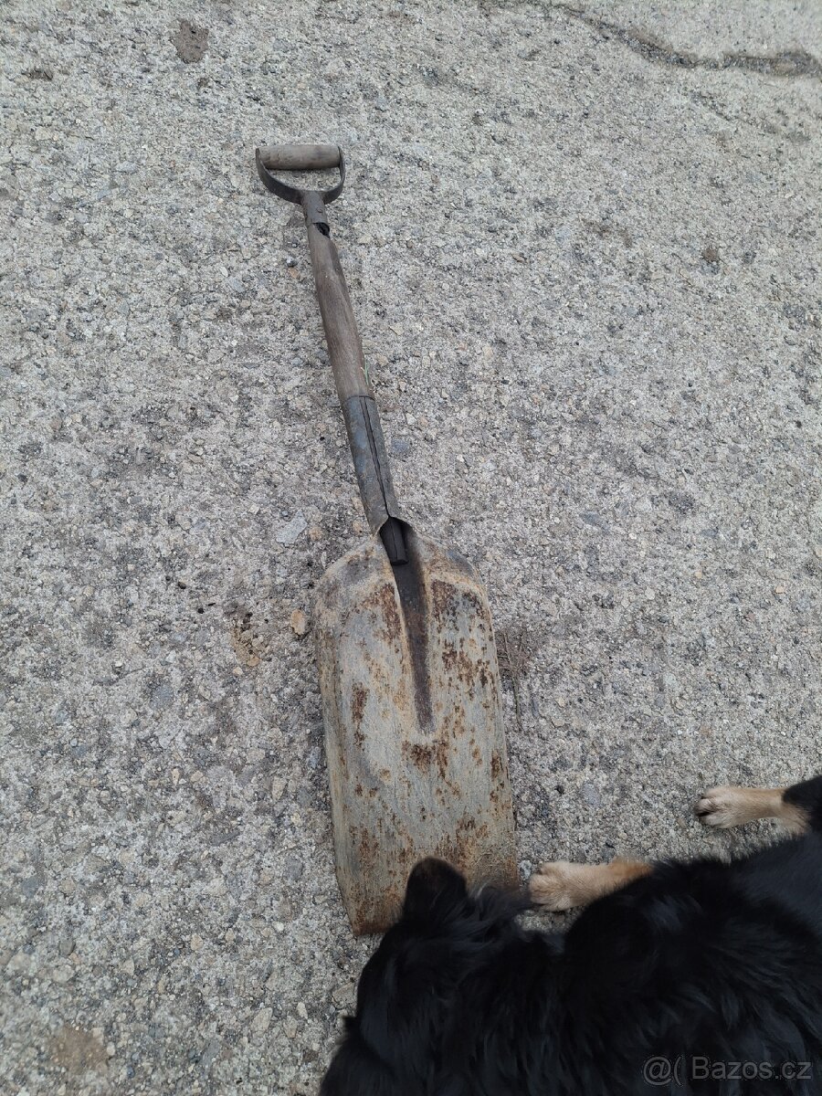 Parni lokomotiva- lopata na přikladani uhli - 2