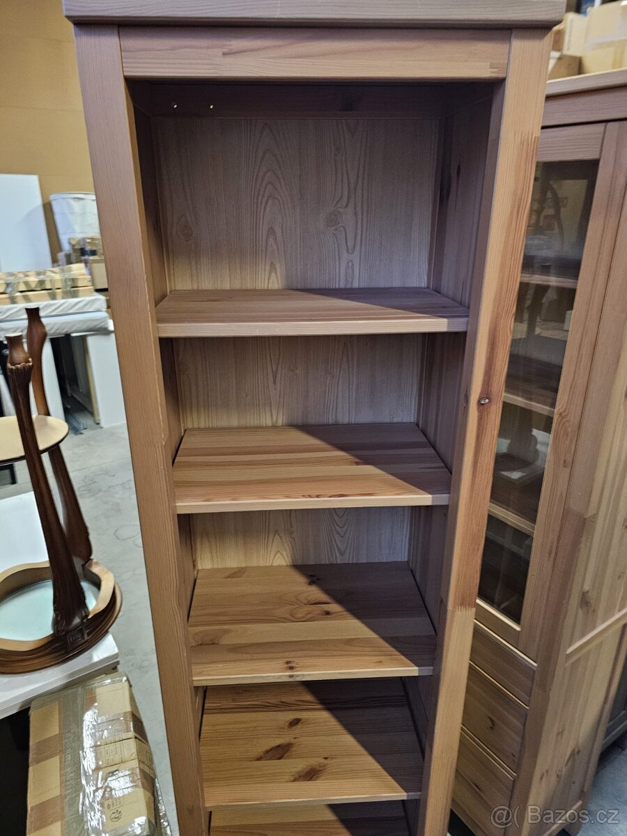 KNIHOVNA IKEA HEMNES V PŘÍRODNÍM PROVEDENÍ - 2