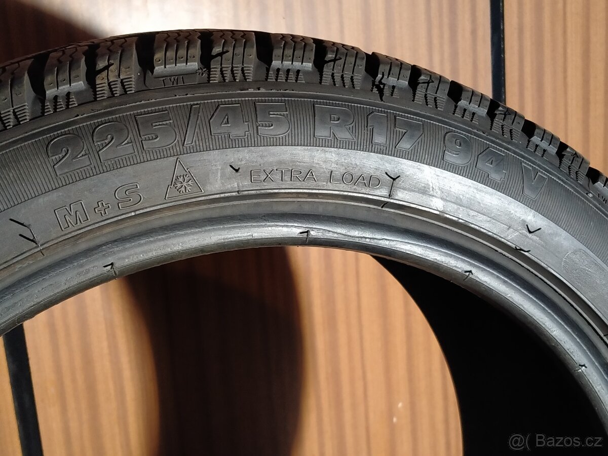 Zimní pneumatiky 225/45 94V R17, vzorek 2x 8mm Dot 0324 - 2