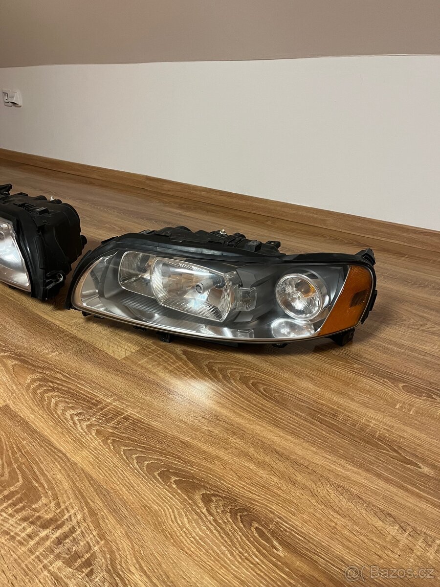 Volvo světlomety pravý 30784250 levý 30784248 - 2