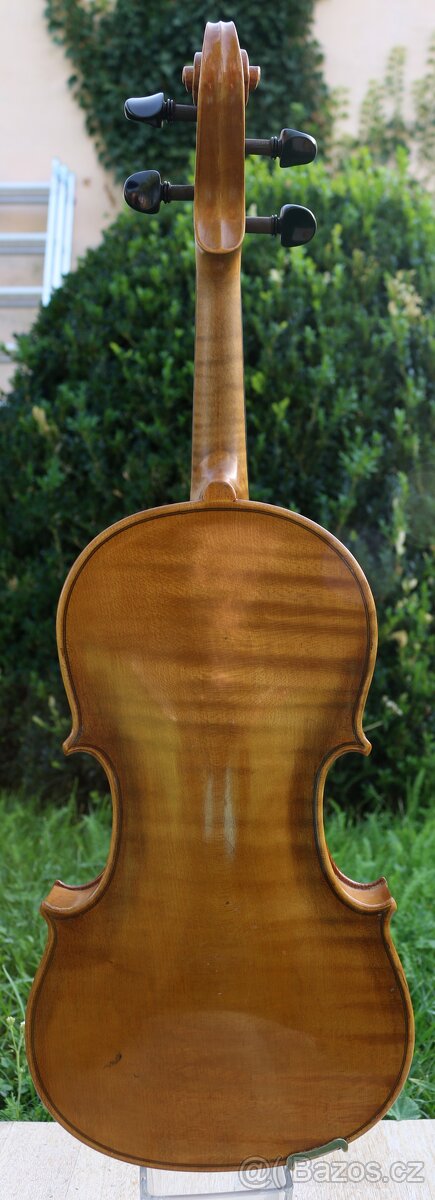 Staré housle s silným zvukem - 2