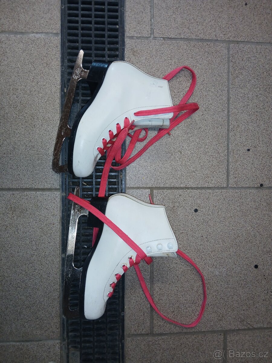 Dívčí brusle velikost 33 - 2