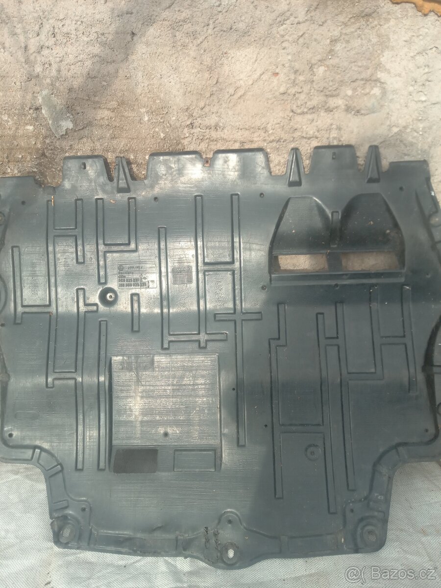 Plastový kryt podvozku B 6 - 2