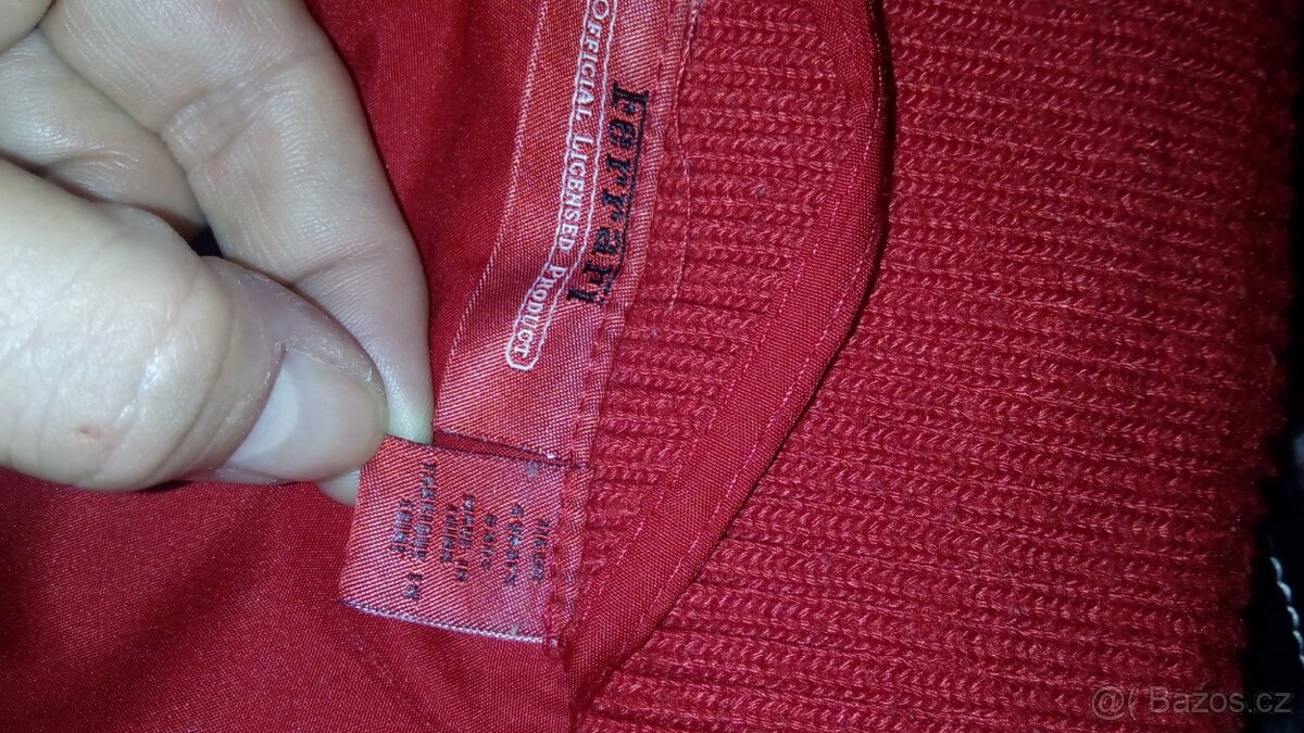 vesta Ferrari vel. 116 + magnetický panáček - 2