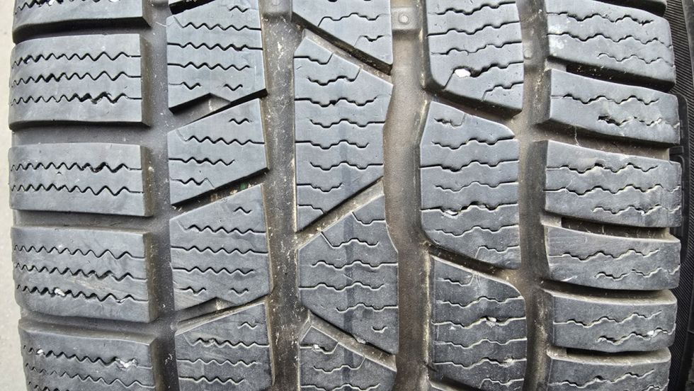 Zimní pneu 225/40/18 Continental - 2