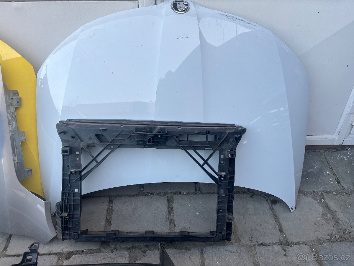 Rapid:kapota,blatníky,nárazníky,světla,dveře - 2