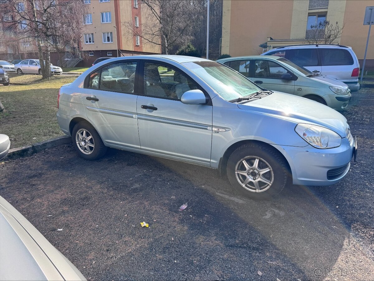 Hyundai Accent - 2