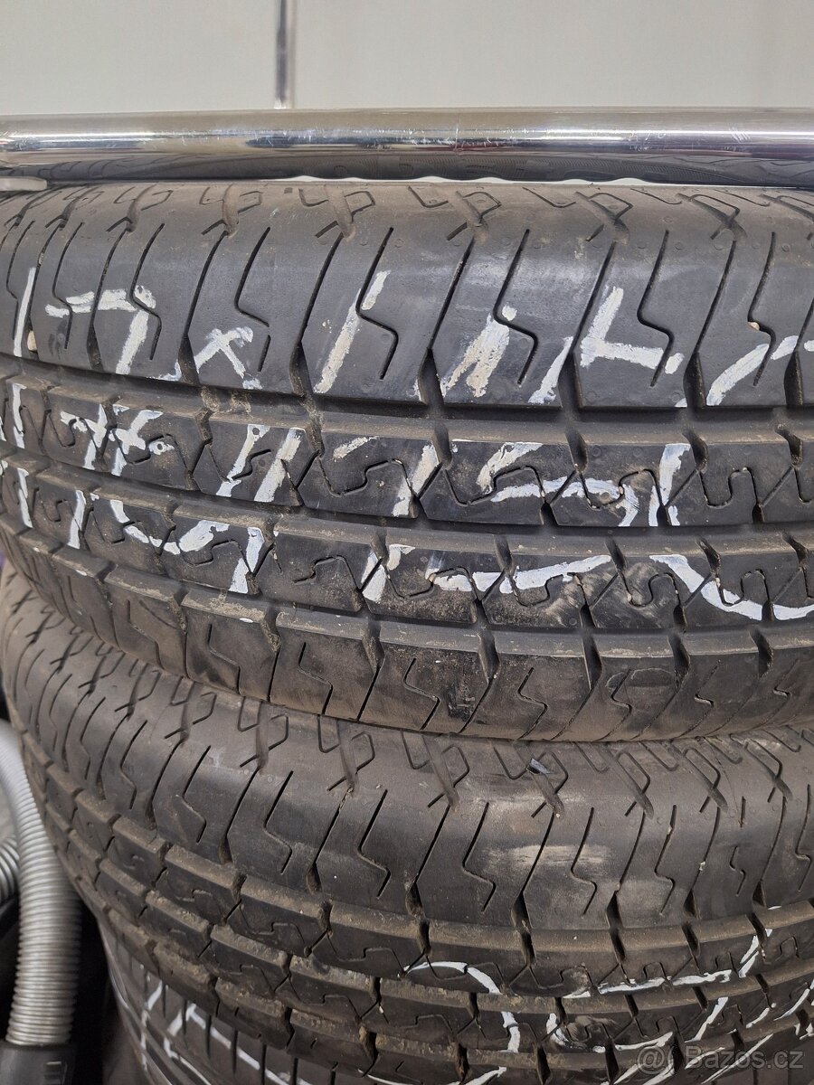 letni pneu 205/70/15c - 2