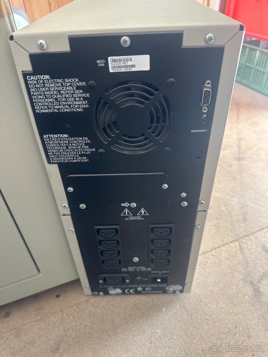 APC Smart-UPS 2200 VA - 2