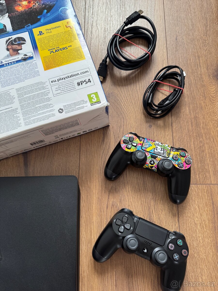 PS4 Slim 500GB + dva ovladače - 2