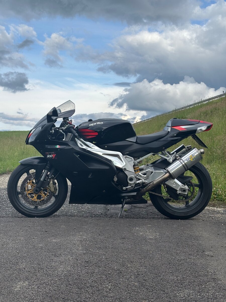Aprilia RSV1000 R - 2