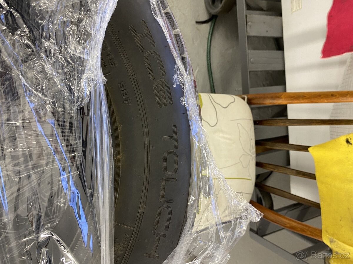 gumy hroty 215/65R16