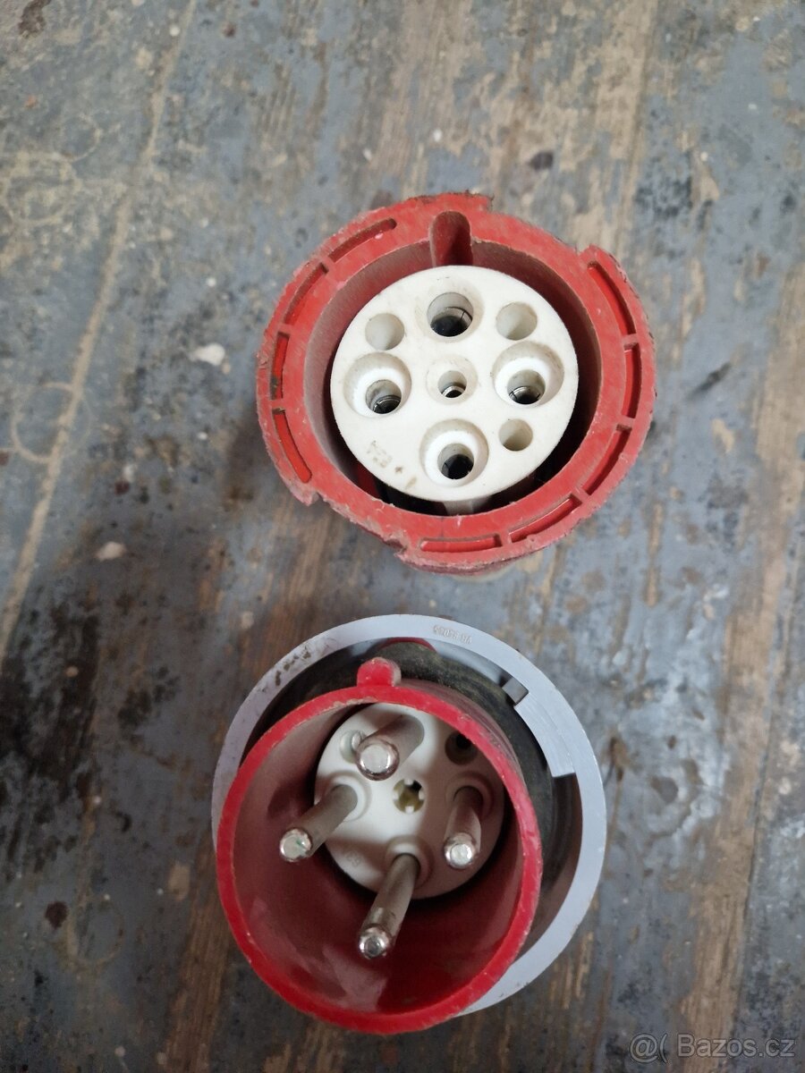 Zásuvka + zástrčka - 2