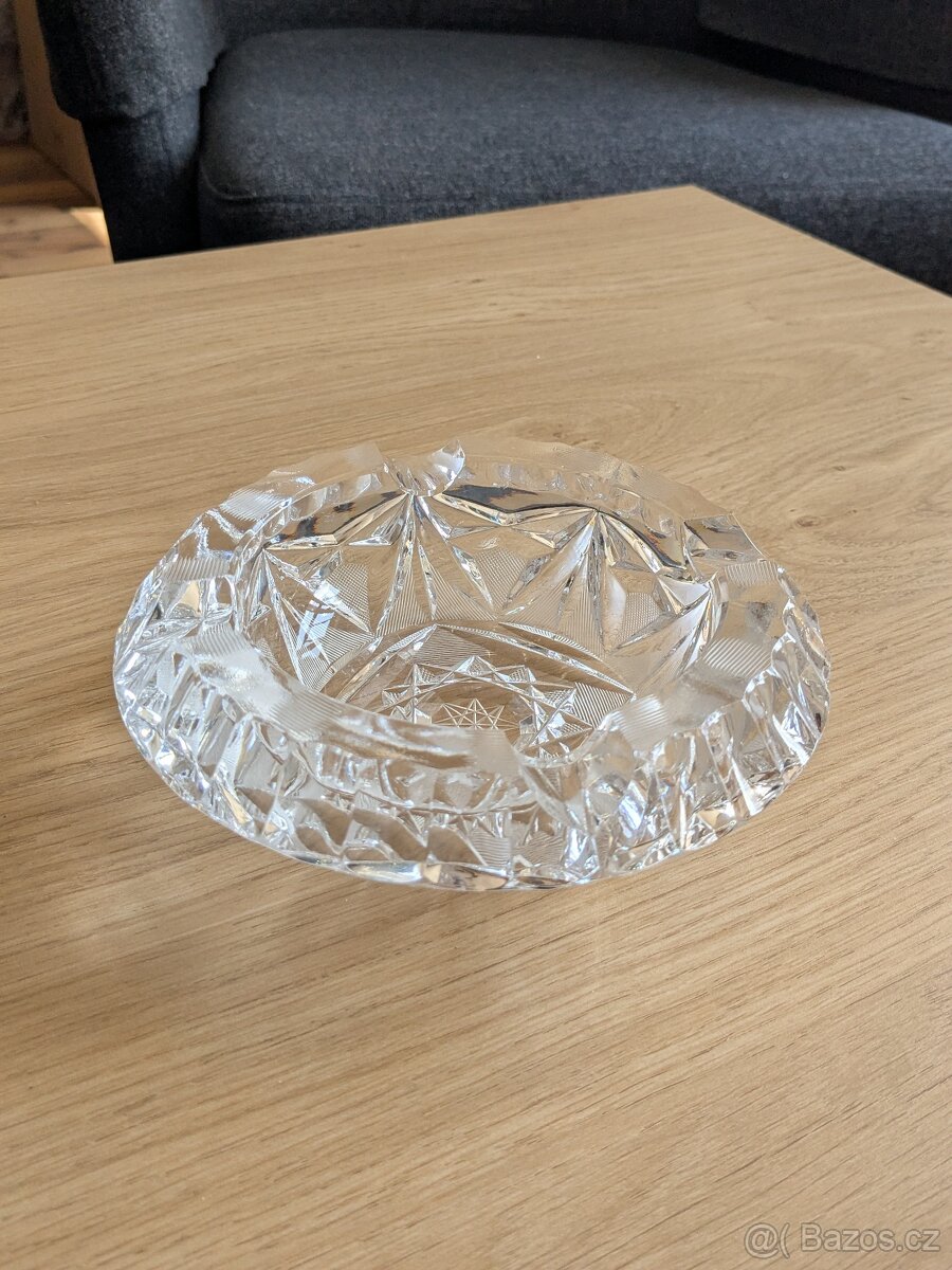 Broušená skleněná váza + popelník - 2