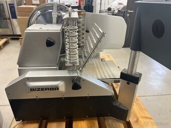 Nářezový stroj Bizerba A 404 rok 2017 - 2
