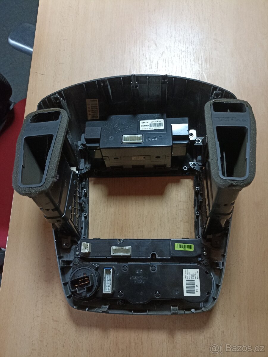 Panel rádia Kia Ceed. - 2